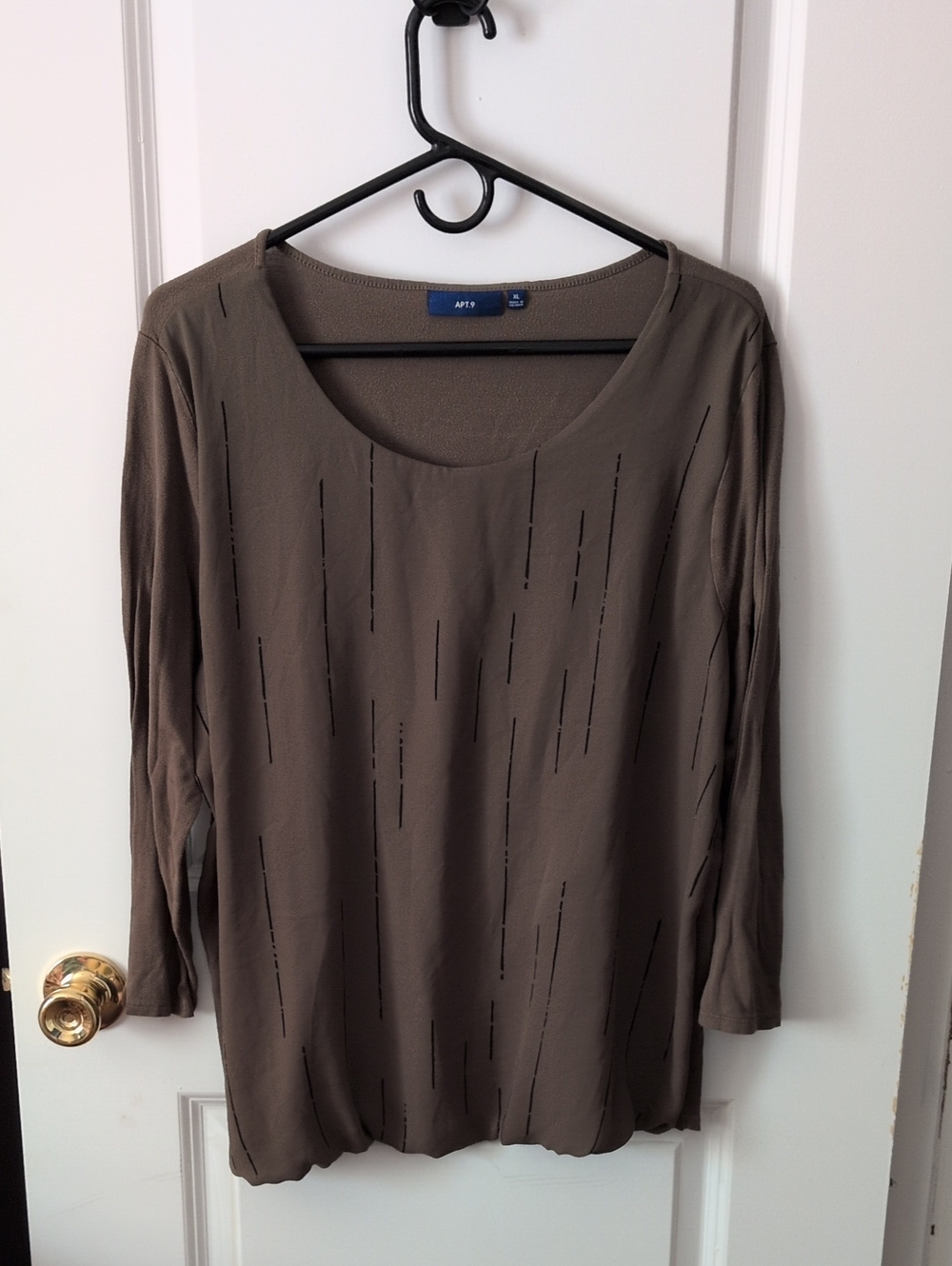 APT. 9 Olive Green 3/4 Sleeve Scoop Neck Top